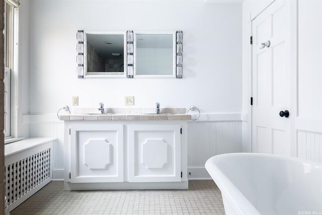 11 S South 6th Street, Hudson, NY 12534