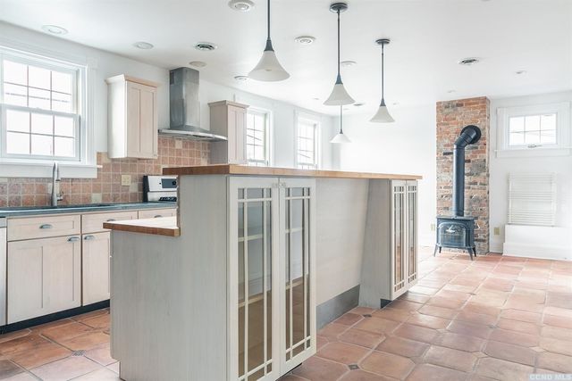 11 S South 6th Street, Hudson, NY 12534