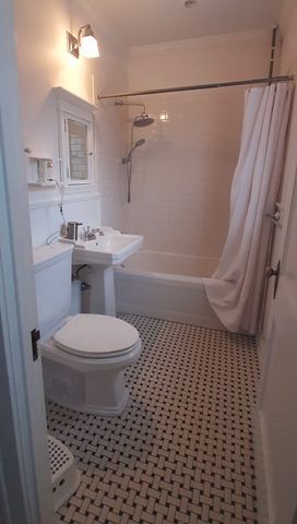 743 S East Avenue, Oak Park, IL 60304