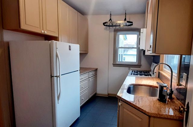 743 S East Avenue, Oak Park, IL 60304