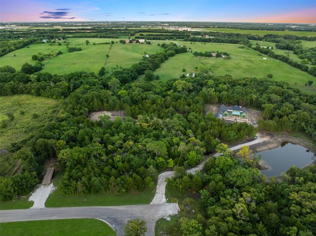 1400 Hinton LN, Van Alstyne, TX 75495