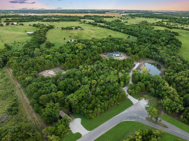 1400 Hinton LN, Van Alstyne, TX 75495