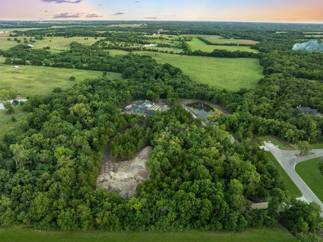 1400 Hinton LN, Van Alstyne, TX 75495