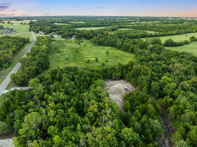1400 Hinton LN, Van Alstyne, TX 75495