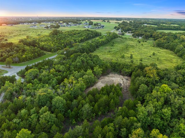 1400 Hinton LN, Van Alstyne, TX 75495
