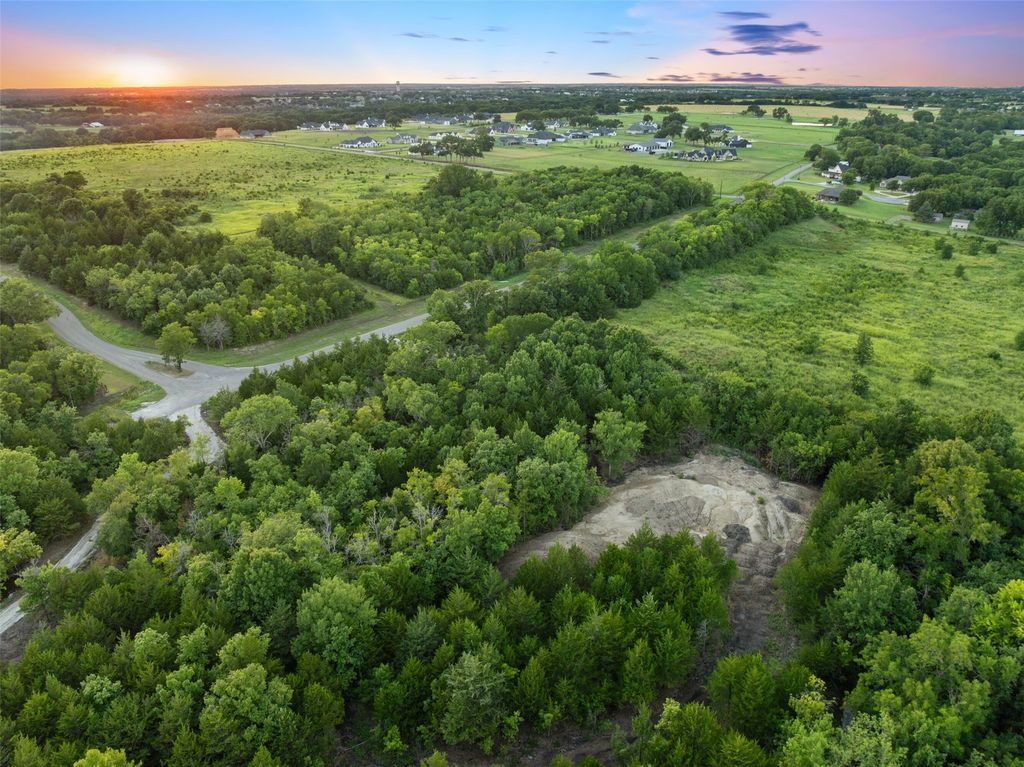 1400 Hinton LN, Van Alstyne, TX 75495