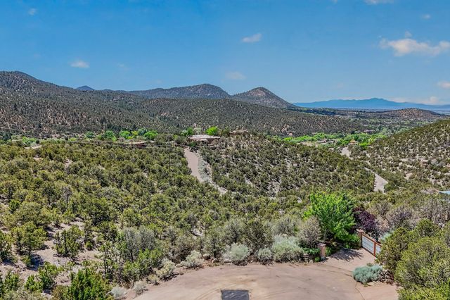 850 Paseo De Don Carlos, Santa Fe, NM 87501