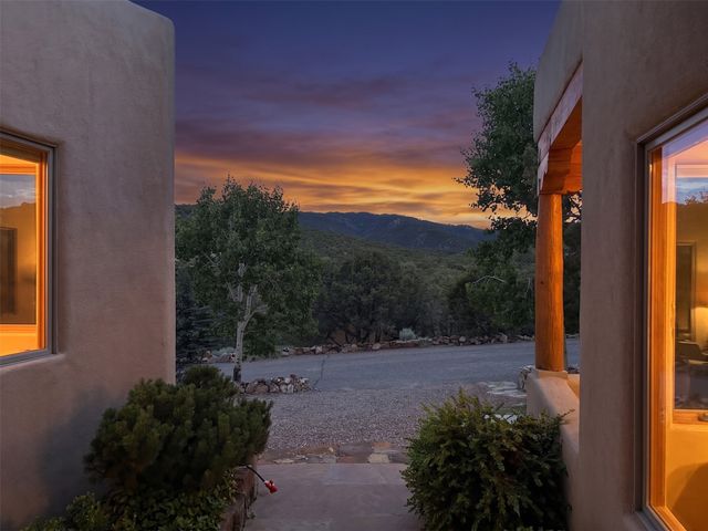 850 Paseo De Don Carlos, Santa Fe, NM 87501