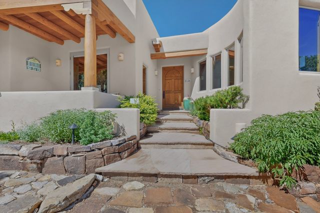 850 Paseo De Don Carlos, Santa Fe, NM 87501