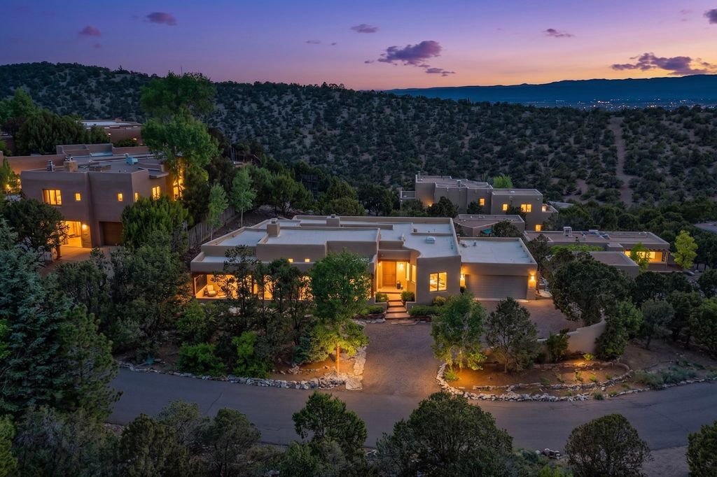 850 Paseo De Don Carlos, Santa Fe, NM 87501