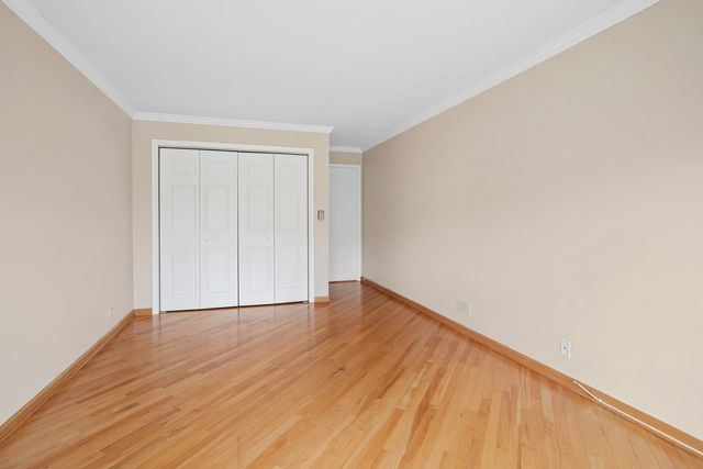 400 Ascot Drive 1E, Park Ridge, IL 60068