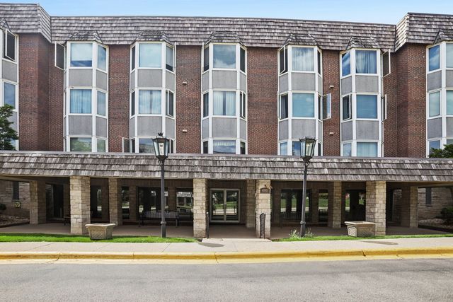400 Ascot Drive 1E, Park Ridge, IL 60068
