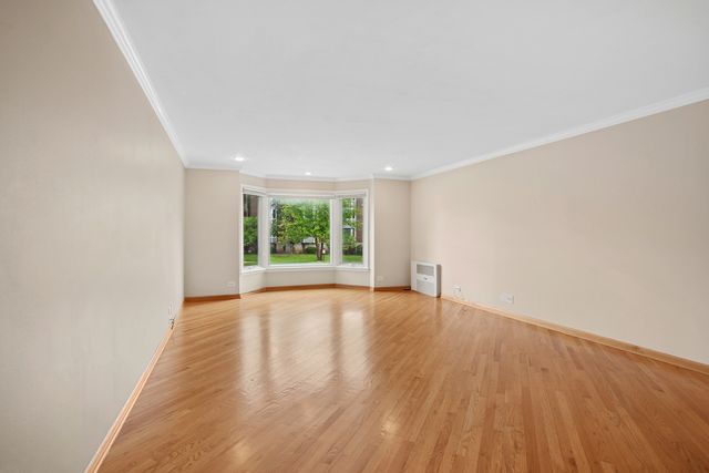400 Ascot Drive 1E, Park Ridge, IL 60068