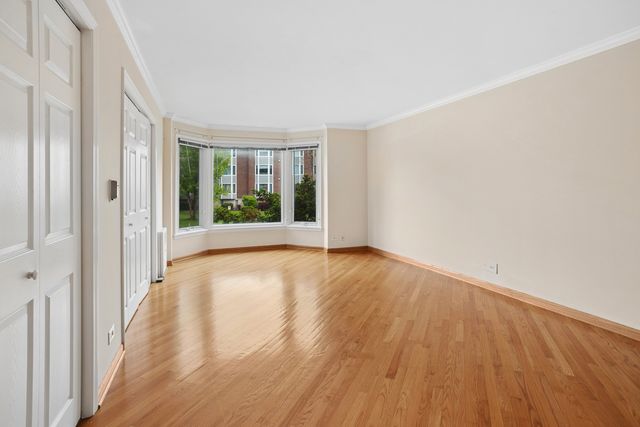 400 Ascot Drive 1E, Park Ridge, IL 60068