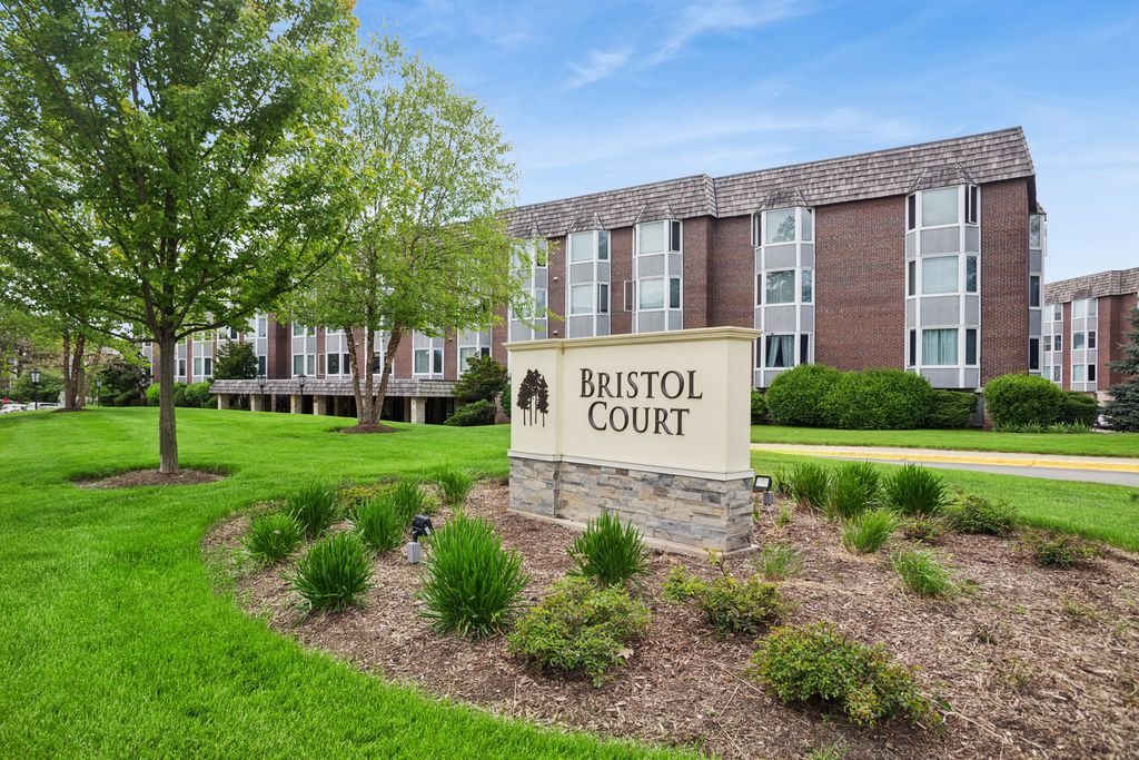 400 Ascot Drive 1E, Park Ridge, IL 60068
