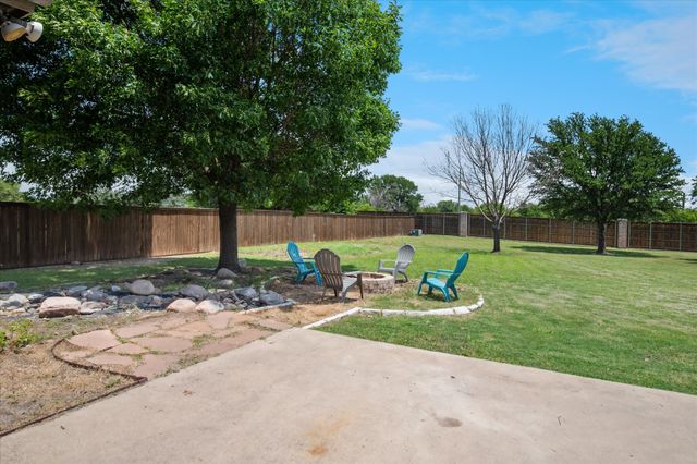 104 Briarwood Lane, Haslet, TX 76052