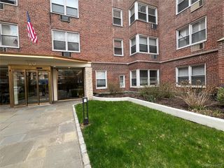 120 E Hartsdale Avenue 1-R, Hartsdale, NY 10530
