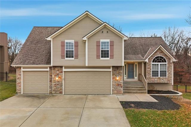 701 Tomahawk Court, Smithville, MO 64089