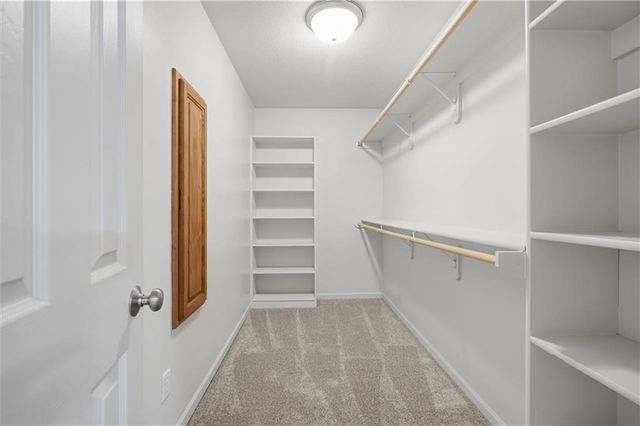 701 Tomahawk Court, Smithville, MO 64089