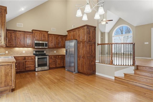 701 Tomahawk Court, Smithville, MO 64089