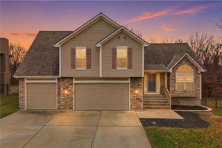 701 Tomahawk Court, Smithville, MO 64089