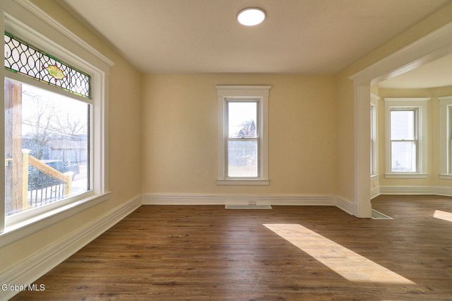 11 Halcyon Street, Scotia, NY 12302