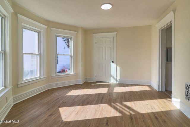 11 Halcyon Street, Scotia, NY 12302