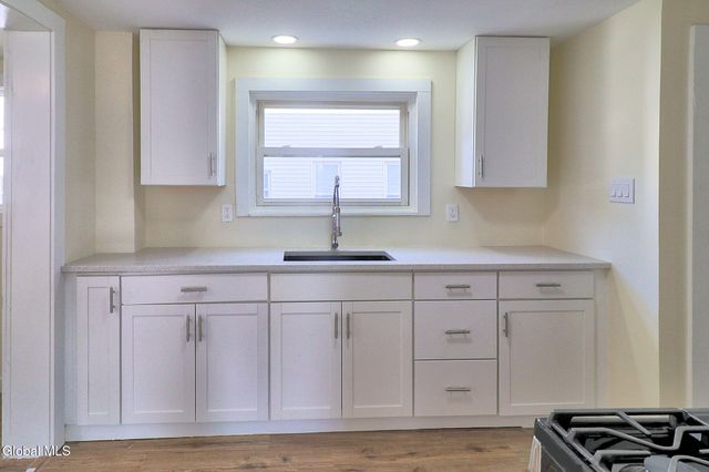 11 Halcyon Street, Scotia, NY 12302