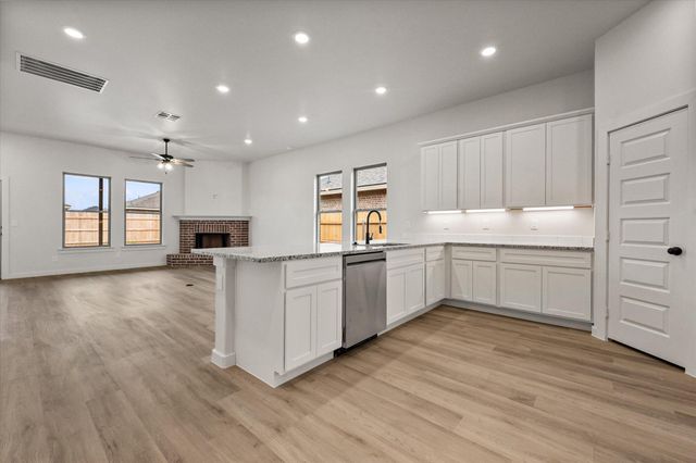 2911 Harvest Avenue, Wolfforth, TX 79382