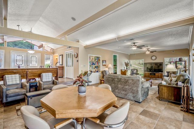 635 Burris Drive, Livingston, TX 77351