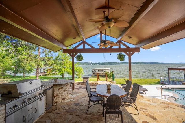 635 Burris Drive, Livingston, TX 77351