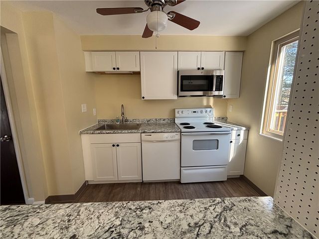 207 Parkwood Dr, Cranberry Twp, PA 16066