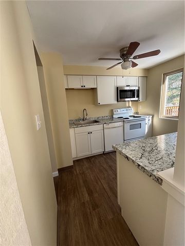 207 Parkwood Dr, Cranberry Twp, PA 16066