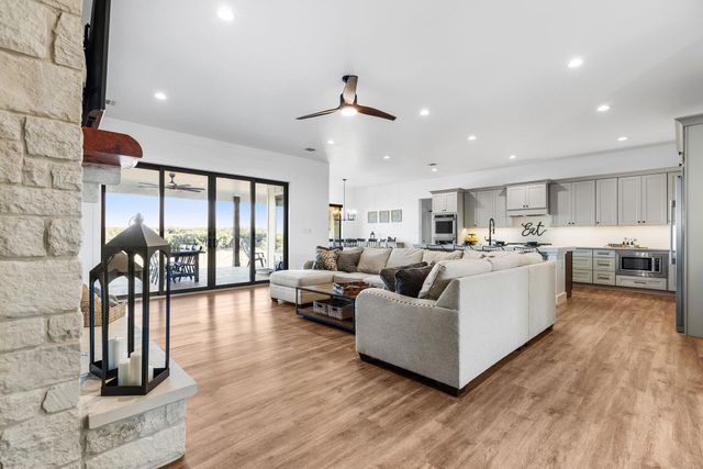 345 Judges RD, Burnet, TX 78611