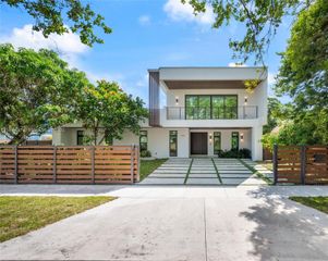 300 NE 48th St, Miami, FL 33137