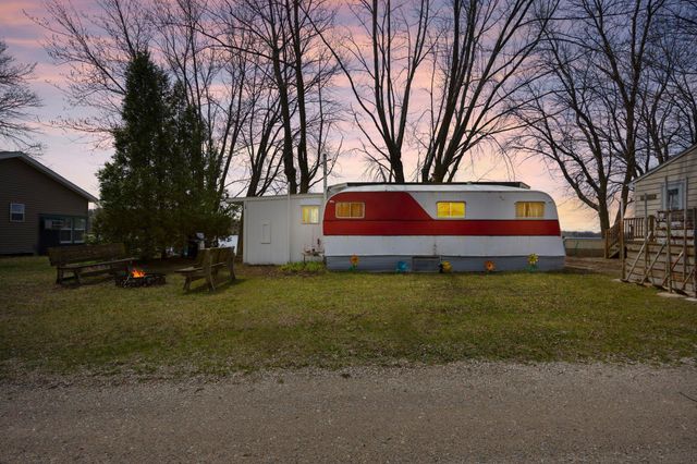 6000 Fairbanks Path 15, Faribault, MN 55021