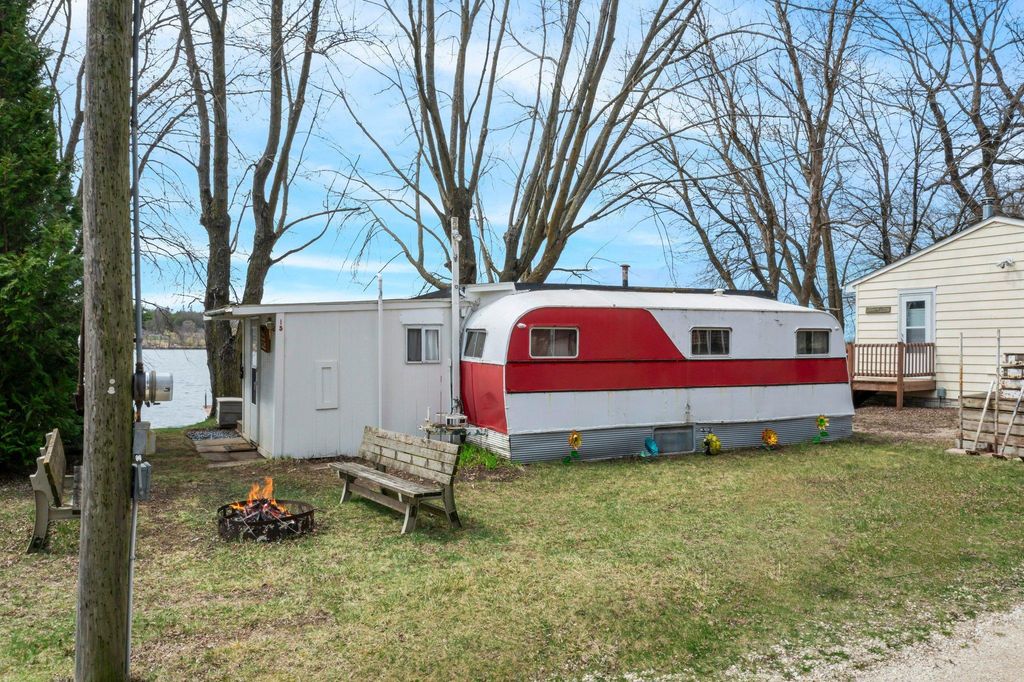 6000 Fairbanks Path 15, Faribault, MN 55021