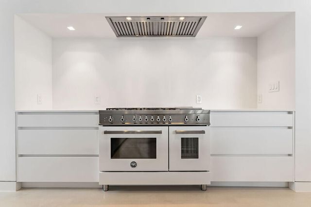 5706 Holly Lane, Jupiter, FL 33458