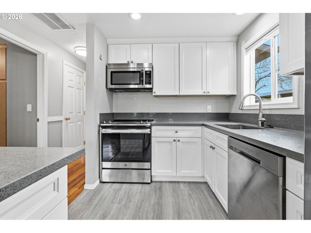 1740 JANSEN Way, Woodburn, OR 97071