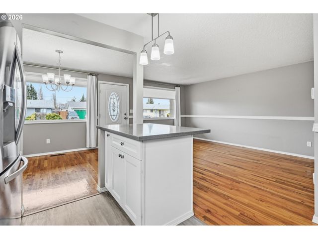 1740 JANSEN Way, Woodburn, OR 97071