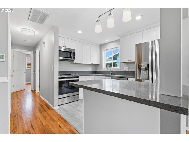 1740 JANSEN Way, Woodburn, OR 97071