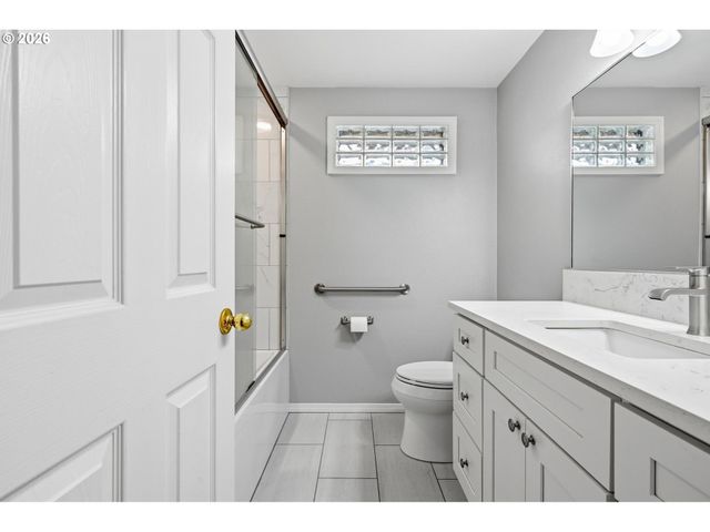 1740 JANSEN Way, Woodburn, OR 97071