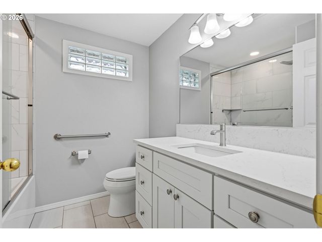 1740 JANSEN Way, Woodburn, OR 97071