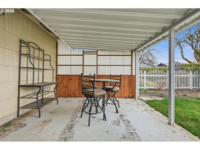 1740 JANSEN Way, Woodburn, OR 97071