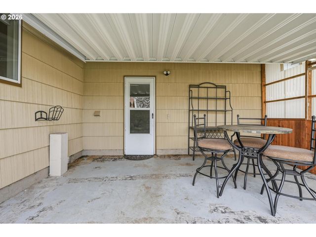 1740 JANSEN Way, Woodburn, OR 97071