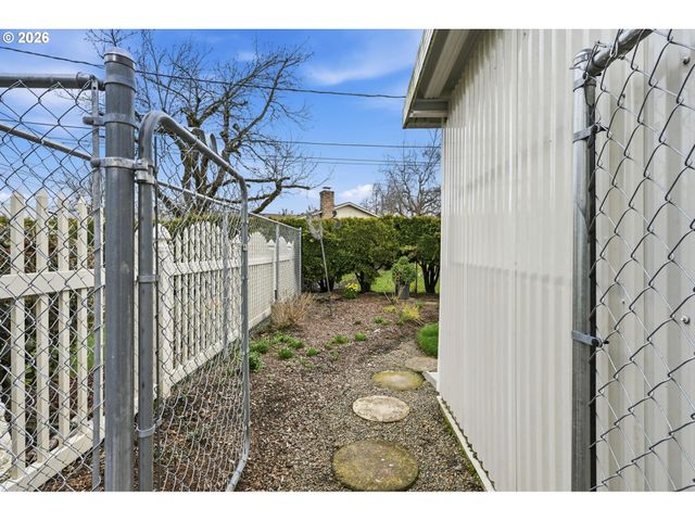 1740 JANSEN Way, Woodburn, OR 97071