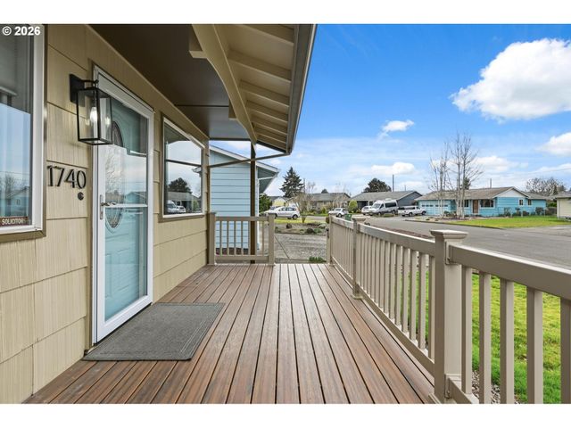 1740 JANSEN Way, Woodburn, OR 97071