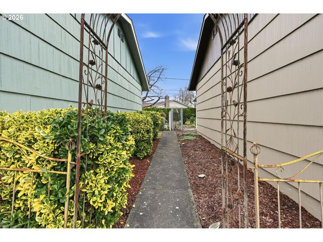 1740 JANSEN Way, Woodburn, OR 97071