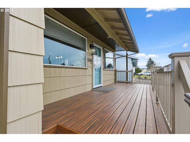 1740 JANSEN Way, Woodburn, OR 97071