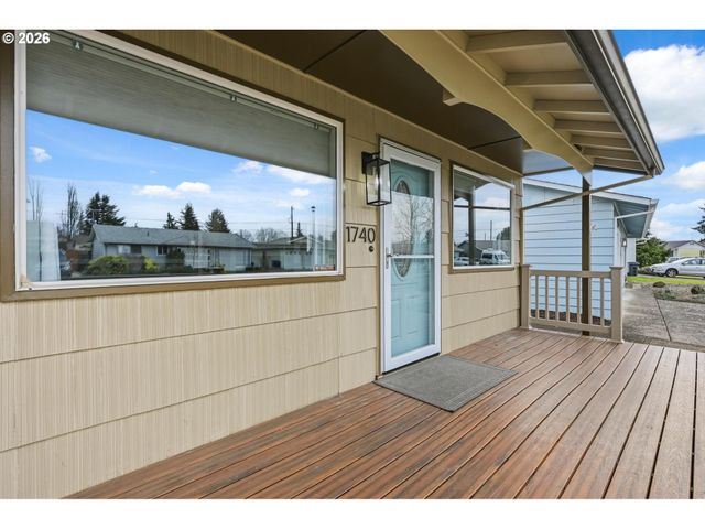 1740 JANSEN Way, Woodburn, OR 97071